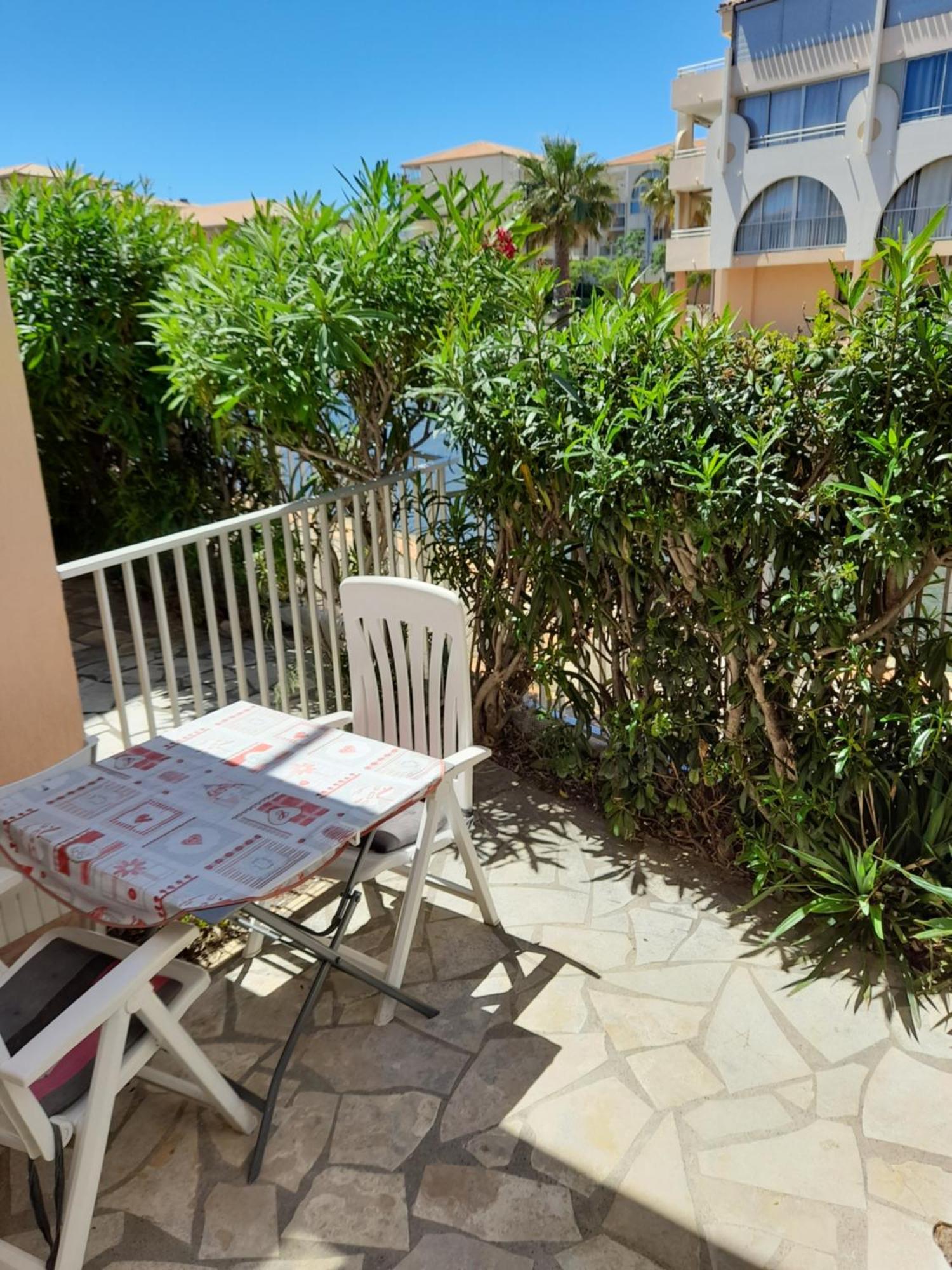 T2 Neuf Climatise A Sete 200M Plage, Parking Exterior photo